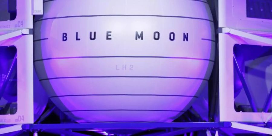 Jeff Bezos hat vor 20 Jahren Blue Origin gegründet. Foto: Patrick Semansky/AP/dpa