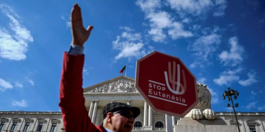 Protest gegen Sterbehilfe in Lissabon