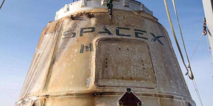 Ein SpaceX-Raumfrachter nach der Rückkehr aus dem All zur Erde. Foto: Foto: Spacex/Planet Pix/ZUMA/dpa Ein SpaceX-Raumfrachter nach der Rückkehr aus dem All zur Erde. Foto: Foto: Spacex/Planet Pix/ZUMA/dpa