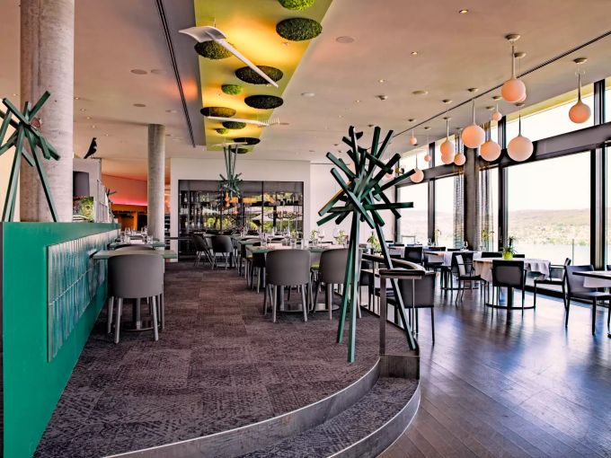 So sieht der Essensbereich im Restaurant des Hotels Belvoir aus. Wegen des Coronavirus gelten strenge Schutzmassnahmen. Coronavirus Hotel Belvoir