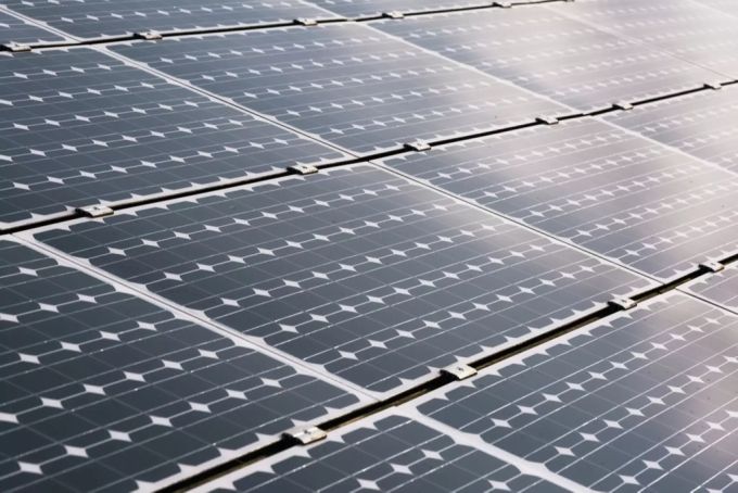 Ein Photovoltaik-Kraftwerk von Edisun Power auf dem Dach des Messe- und Handelszentrums in Zürich-Oerlikon. Edisun Power