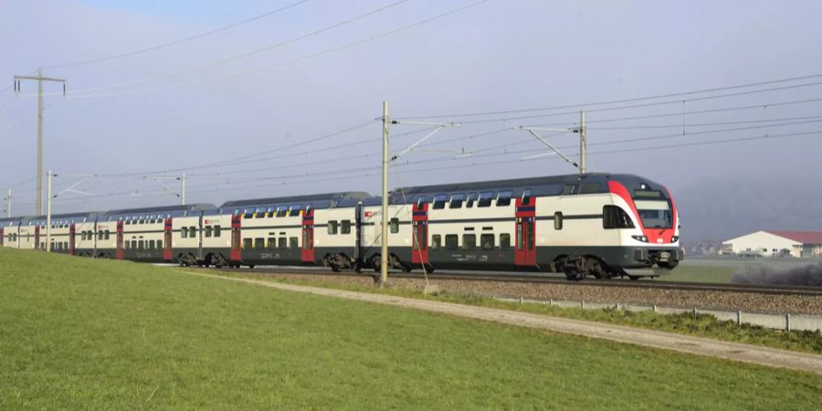 SBB-Zugkomposition bei Eglisau.