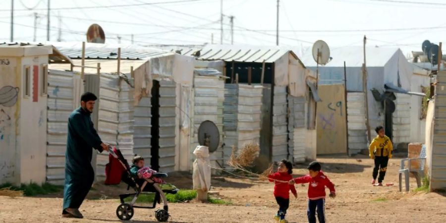 Syrische Kinder in Flüchtlingslager in Jordanien