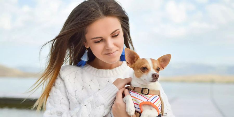 Frau mit Hund