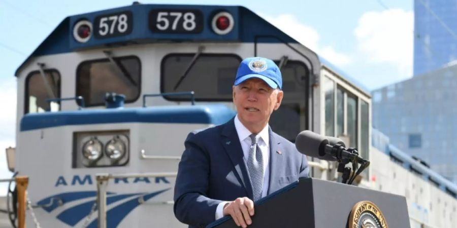 US-Präsident Biden vor Amtrak-Zug