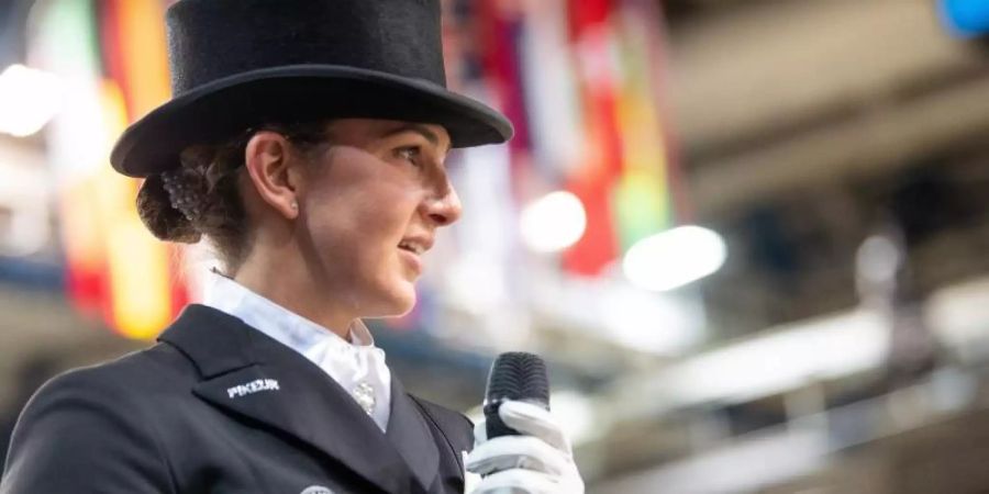 Lisa Müller ritt beim Debüt mit ihrem neuen Pferd D'avie nur zu Platz 13. Foto: Sebastian Gollnow/dpa