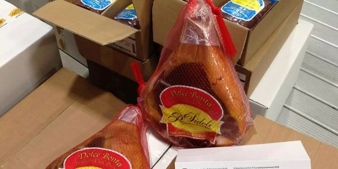 Über 30 Tonnen Fleisch und Käse soll der Hauptangeklagte über unbewachte Grenzübergänge von Italien in die Schweiz geschmuggelt haben. Schmuggler