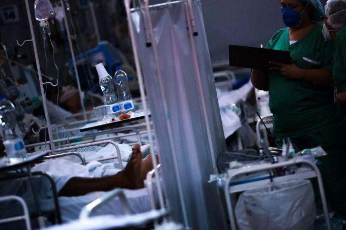 Covid-19-Patienten werden im Feldkrankenhaus Santo Andre behandelt. Die Einrichtungen zählt mit 110 Betten. Coronavirus - Brasilien