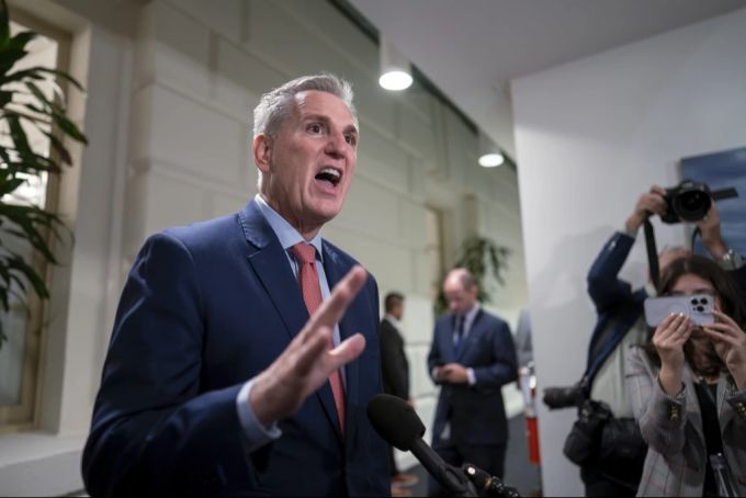 Kevin McCarthy und seine Republikaner haben im Repräsentantenhaus eine knappe Mehrheit. Mccarthy
