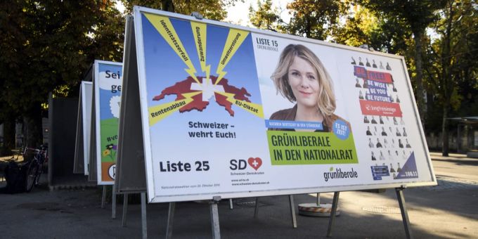An hochfrequentierten Lagen in Bern dürfen Parteien kostenlos Plakate aufhängen: An den «Politständern» dürfen aber nur Kandidierende beworben werden, die auch für den Nationalrat antreten. Wahlplakate Stadt Bern Grüne