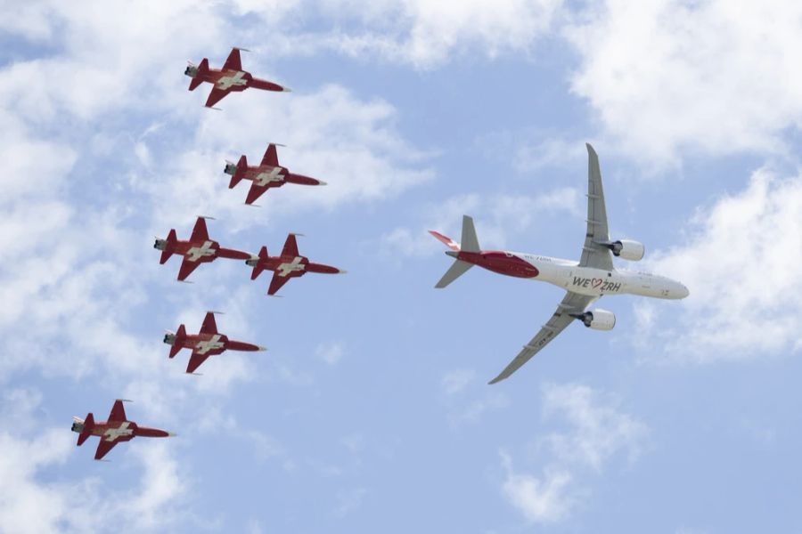 Der Flughafen Zürich-Kloten feiert an diesem Wochenende sein 75-jähriges Bestehen. Dabei sind unter anderem Darbietungen der «Patrouille Suisse».