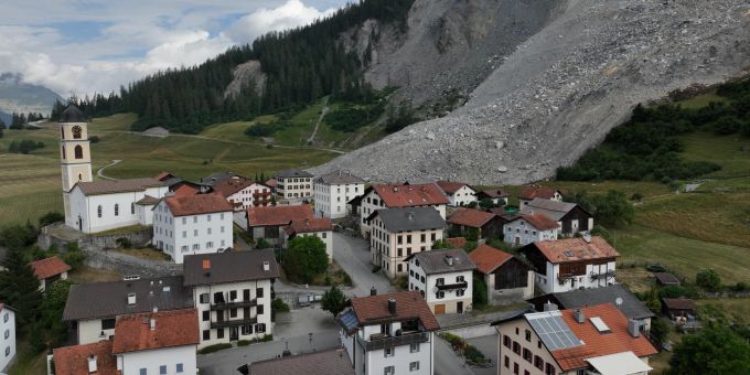 Ziel des Entwässerungssystems ist der Schutz des Bergdorfes vor weiteren Schäden durch Rutschungen und Felsstürze. brienz evakuierung