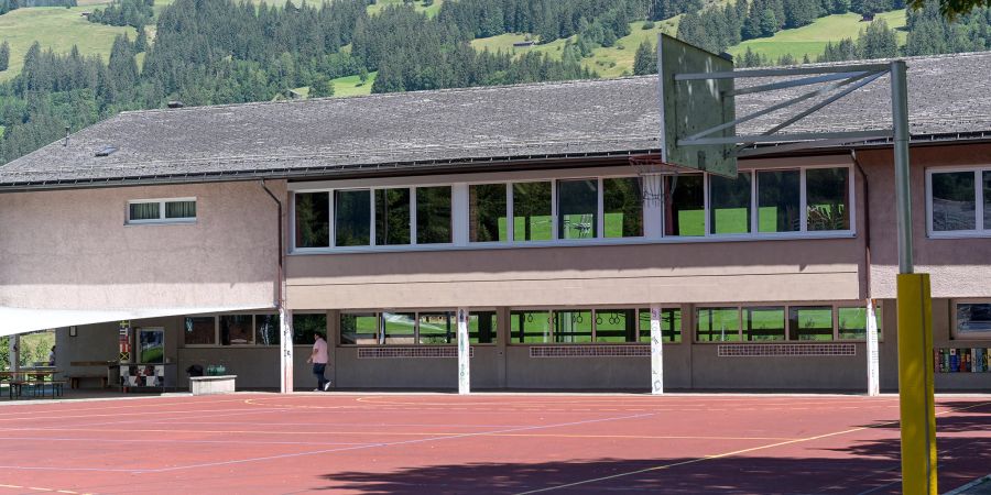 Die Volksschule Zweisimmen an der Schulstrasse 4. - Simmental