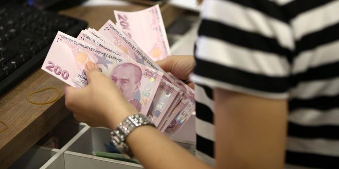 Türkische Notenbank Hebt Leitzins Auf 30 Prozent An