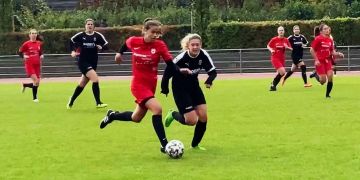 Die Damen des FC Küsnacht gegen den FC Lachen/Altendorf.