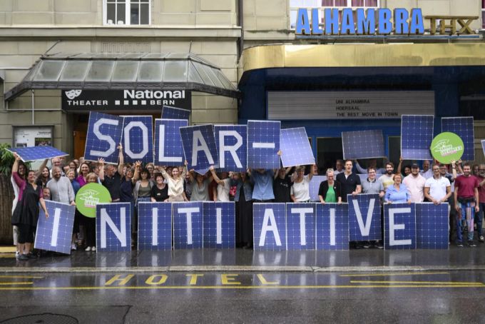 Werden die Grünen auch mit ihrer Solarinitiative im Regen stehen gelassen, so wie am 26. August 2023 in Bern? Grüne Solarinitiative Wahlen 2023