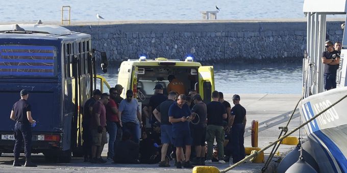 Migranten an der Küste der griechischen Insel Lesbos am Montag, 28. August 2023. Migranten Griechenland