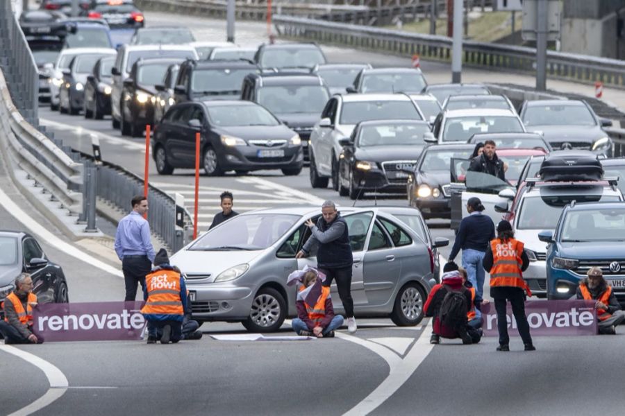 Auf den Autobahnen kam es teilweise sogar zu Gewalt.