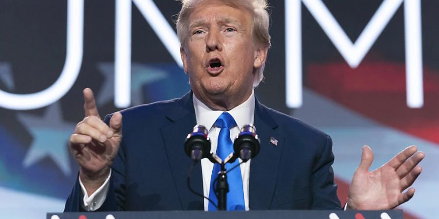 Der ehemalige US-Präsident Donald Trump gab erstmals seit dem Ende seiner Amtszeit ein Interview im Fernsehen - beim US-amerikanischen Sender NBC. Foto: Jose Luis Magana/AP/dpa