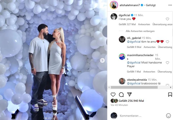 Alisha Lehmann und Douglas Luiz posieren zusammen an der Silvesterparty: «Ich liebe dich», kommentiert Letzterer. Alisha Lehmann