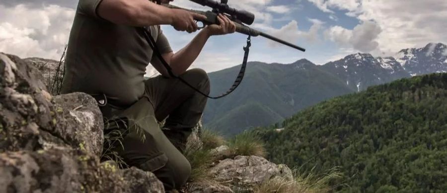 Zu schnell abgedrückt: Einem Walliser Jäger ist ein fataler Fehlschuss passiert.