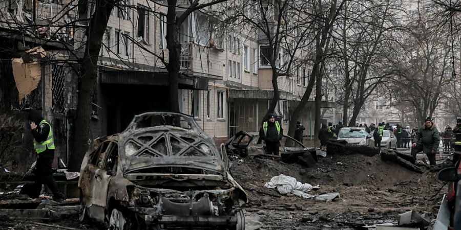 Strasse in der ukrainischen Hauptstadt Kiew nach einem russischen Raketenangriff am 13. Dezember.