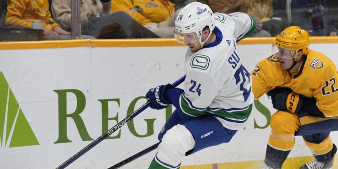 Pius Suter punktet für Vancouver gegen Roman Josis Nashville doppelt. Pius Suter