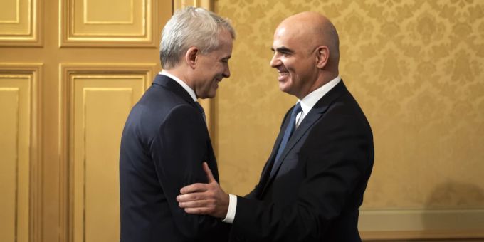 Beat Jans beerbt Alain Berset als Bundesrat, nicht aber als Innenminister. Elisabeth Baume-Schneider übernimmt das EDI, für Jans bleibt das Justizdepartement. Beat Jans Alain Berset