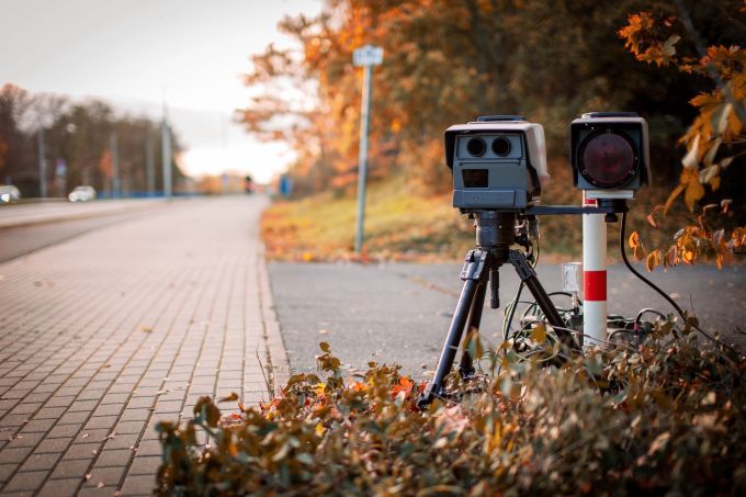 Ein verstecktes Blitzgerät: Die Hausdurchsuchung des Rasers war unzulässig, weil bereits genügend Beweismaterial vorhanden war. Die Gopro-Aufnahmen sind laut Bundesgericht trotzdem zulässig- bundesgericht gopro aufnahmen