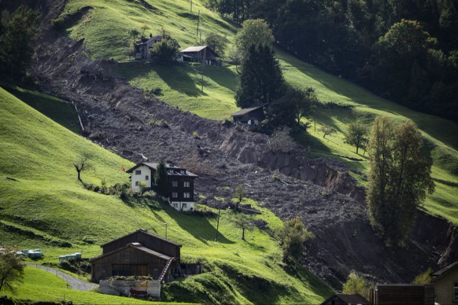 Somit können die Räumungsarbeiten im betroffenen Wohn- und Gewerbegebiet beginnen.