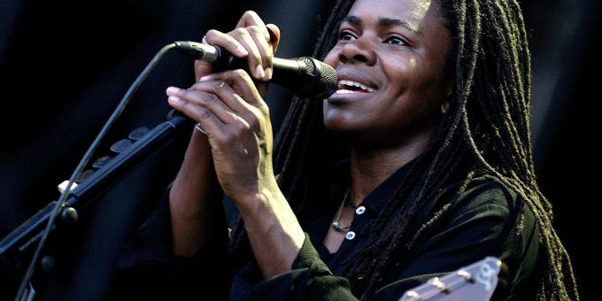 Die 1964 in Cleveland im US-Bundesstaat Ohio geborene Musikerin wurde 1988 mit ihrem Debütalbum «Tracy Chapman» weltberühmt. Tracy Chapman