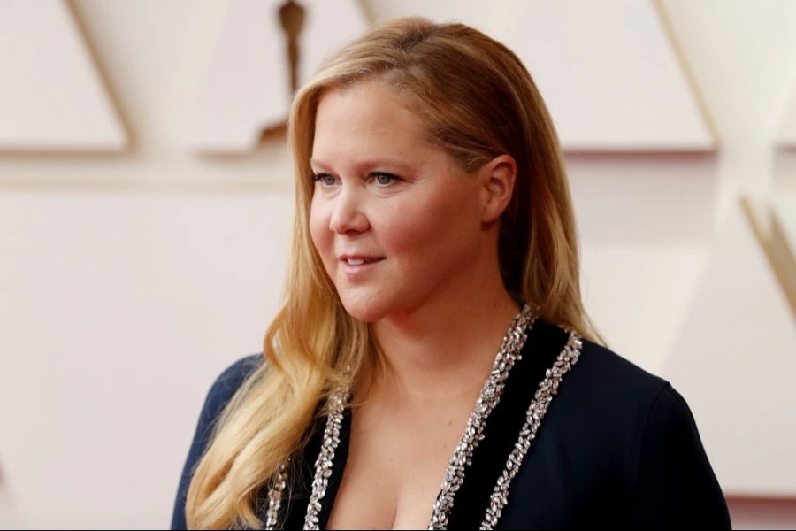 Und auch Komikerin Amy Schumer hat mit der Diät-Spritze ein paar Pfunde verloren.