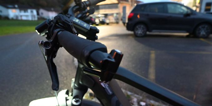 Züberwangen: Unfall zwischen Auto und E-Bike. Unfall mit E-Bike