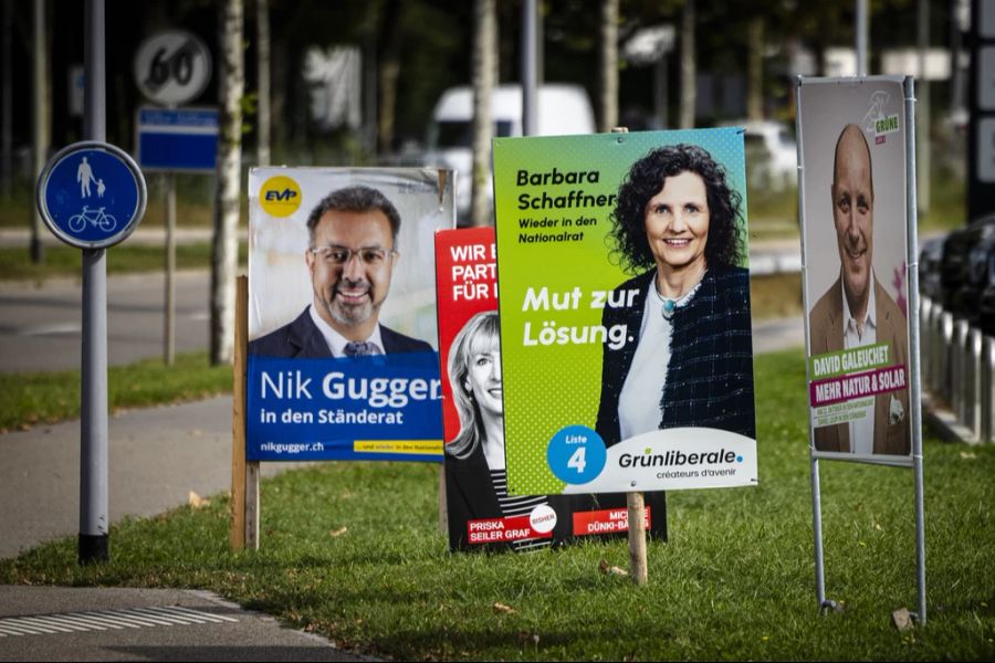 Wahplakate in Opfikon ZH.