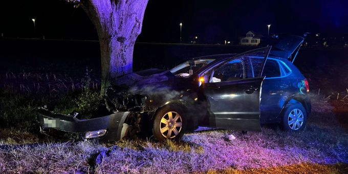 Verunfalltes Auto in Suhr. Verunfalltes Auto