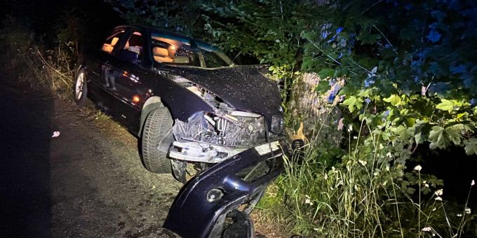 Spreitenbach: Frontal mit Baum kollidiert Spreitenbach: Frontalkollision