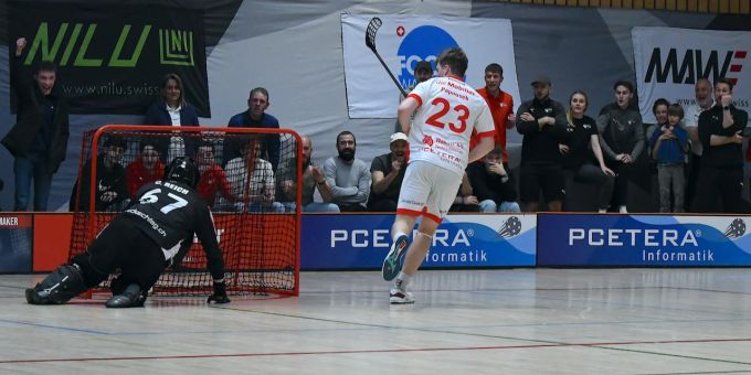 Ondrej Papousek versenkt im Penaltyschiessen beide seiner Penaltys. Ondrej Papousek versenkt im Penaltyschiessen beide seiner Penaltys