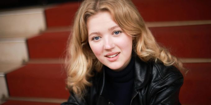 Schauspielerin Pauline Pollmann spielt im Cannes-Eröffnungsfilm mit. Schauspielerin Pauline Pollmann spielt im Cannes-Eröffnungsfilm mit.