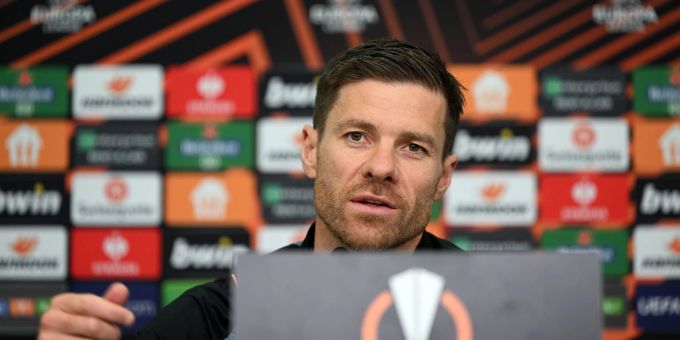 Leverkusens Trainer Xabi Alonso geht optimistisch ins Rückspiel gegen Rom. xabi alonso