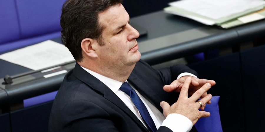 Kein Interessenskonflikt: Das Arbeitsministerium verteidigt die Besetzung eines Top-Postens mit einem Freund von Minister Heil.
