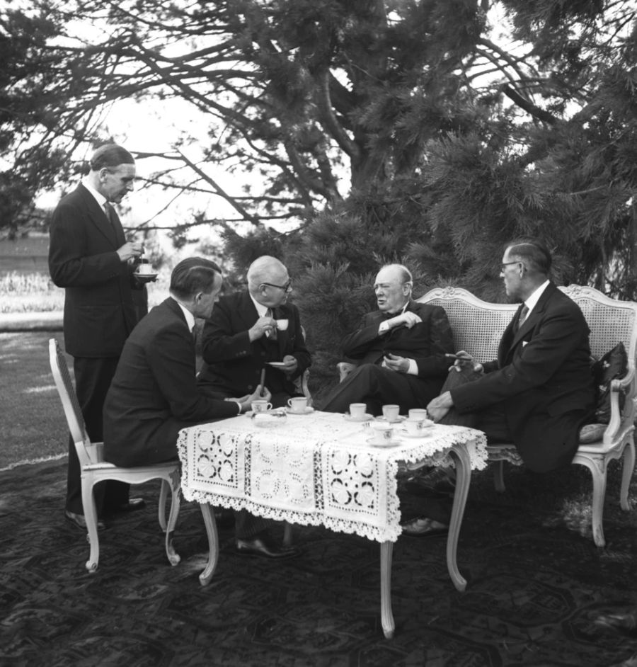 1946 wurde der damalige britische Premierminister Winston Churchill im Schloss Allmendingen von Bundespräsident Karl Kobelt empfangen.