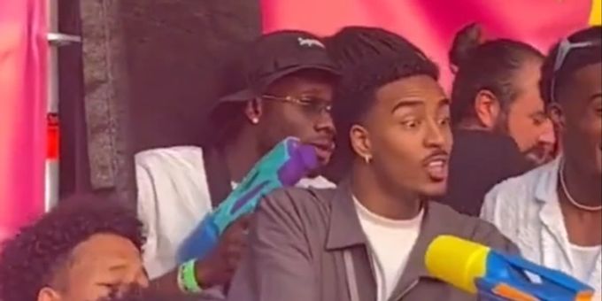 Im Meisterkampf - Bayern-Star feiert Hip-Hop-Party – Fans sauer