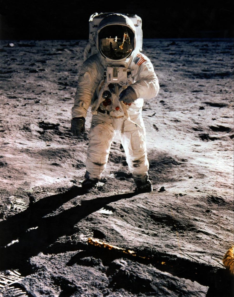 Am 20. Juli 1969 betreten Neil Armstrong und Buzz Aldrin als erste Menschen den Mond.