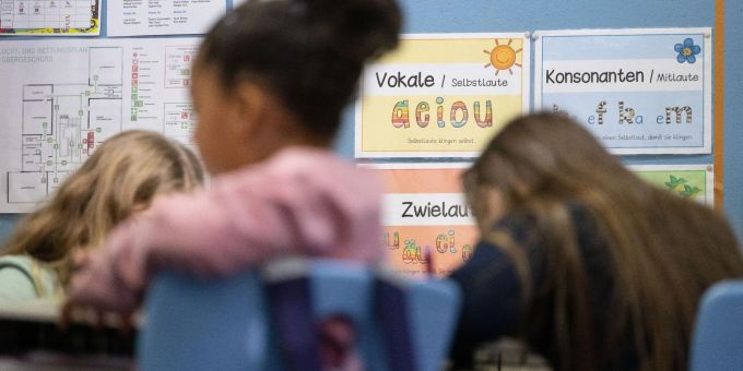 Eine Untersuchung des Ifo-Instituts ergab: In Deutschland hängen die Bildungschancen immer noch stark von der sozialen Herkunft ab. Eine Untersuchung des Ifo-Instituts ergab: In Deutschland hängen die Bildungschancen immer noch stark von der sozialen Herkunft ab.
