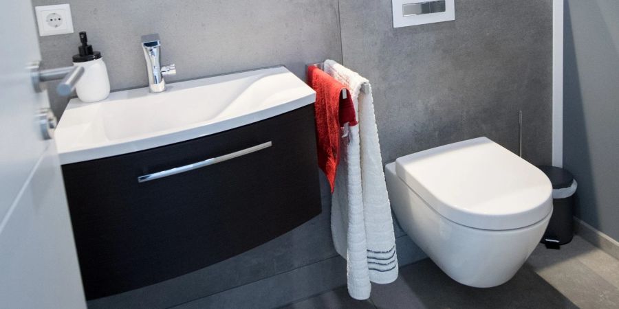 Moderne Wasserkästen an Toiletten sind um einiges sparsamer als ältere Modelle.