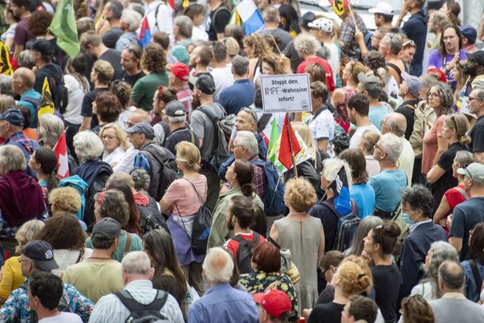 Impfskeptiker und Corona-Massnahmen-Gegner demonstrieren in Luzern, 31. Juli 2021. Demonstration Coronavirus Impfung Luzern