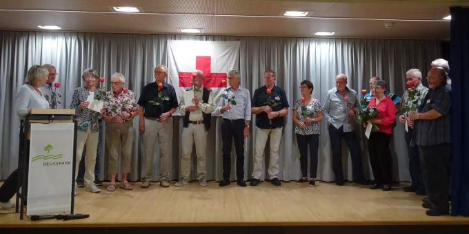 Mehrere Jubilarinnen und Jubilare wurden für ihren Einsatz für das Aargauer Rote Kreuz geehrt.
