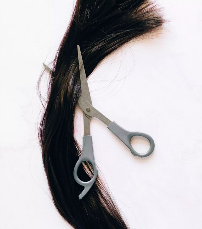 Durch den vermurksten Haarschnitt gingen wichtige Kunden verloren. (Symbolbild) Haare
