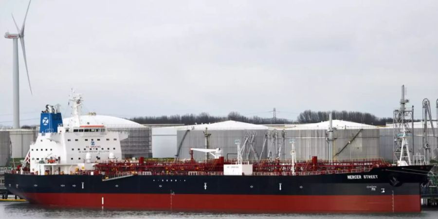 ARCHIV - Der Tanker M/T Mercer Street Foto: Hasenpusch/dpa