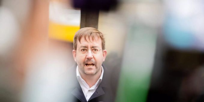 ARCHIV - Christian Mihr, Geschäftsführer von Reporter ohne Grenzen, spricht auf der Pressekonferenz des «KulturForum TürkeiDeutschland» (23.03.21). Reporter ohne Grenzen